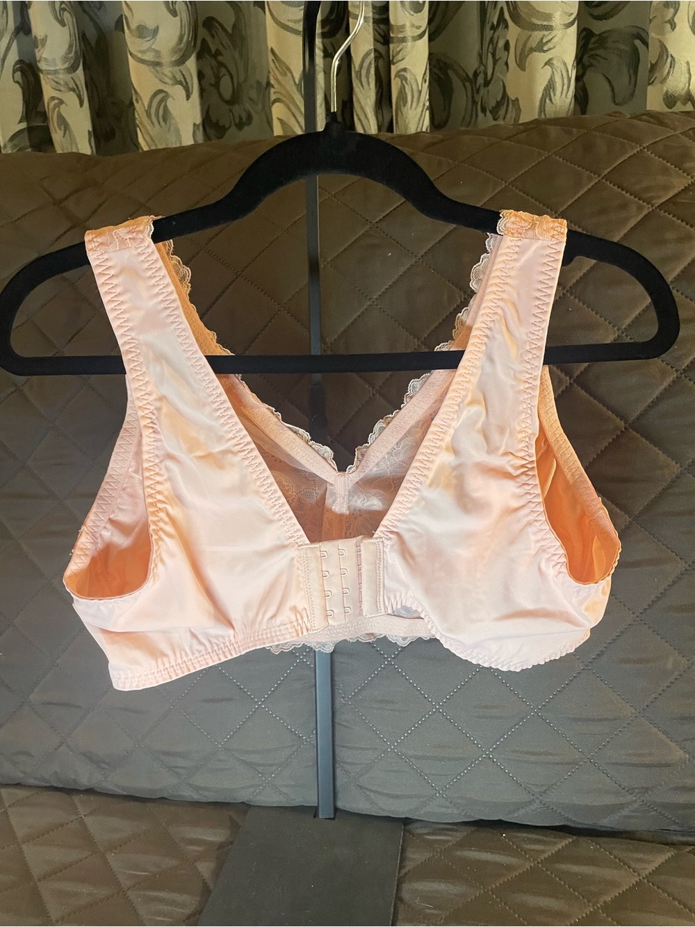 Breezies set of 3 comfort wireless bras, peach, ivory and beige size 1x. - Picture 2 of 10